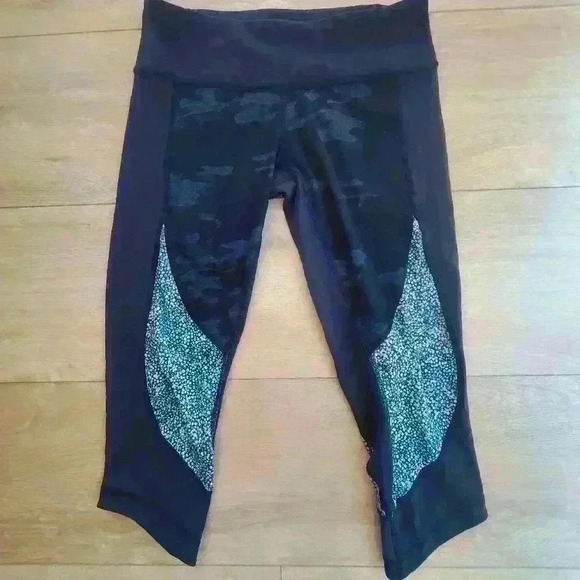 lululemon athletica Pants - Lululemon cropped pant 8 camouflage dark blue mixed pattern
